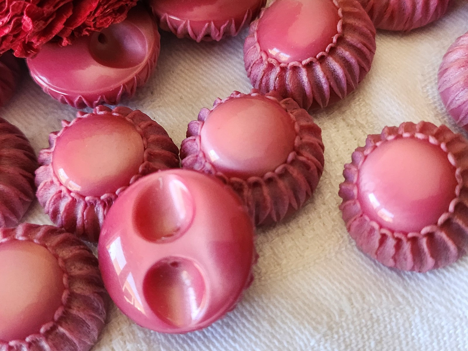 Lot 5 superbes boutons vintage à pied rose  bord texturé 2,3 cm pied ref 6081