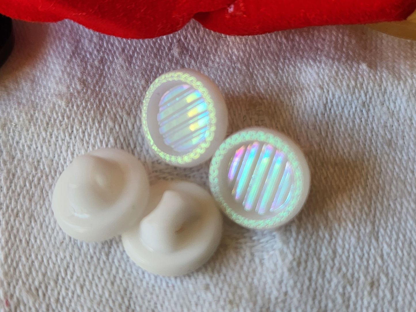 Lot 4 mini  boutons anciens en verre blanc mordoré rose 1,1 cm vintage D7E