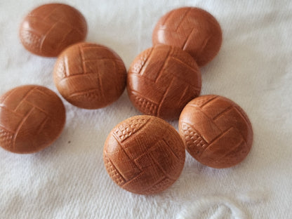 Lot 7 boutons anciens en bois bombé 1,7 cm pied ref 5980