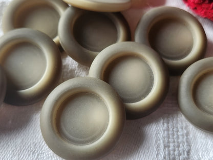 Lot 6 gros  boutons vintage gris mat pied  2,7  cm trou ref 4592