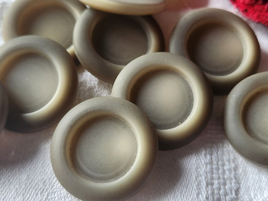 Lot 6 gros  boutons vintage gris mat pied  2,7  cm trou ref 4592