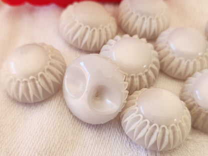 Lot 9 boutons vintage dôme blanc bord texturé  pied 1,7 cm ref 60741