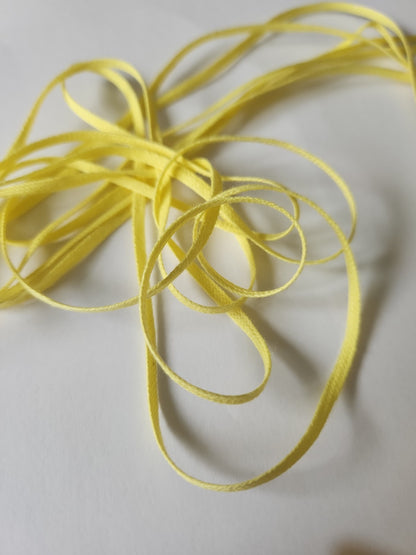 Biais ruban plat cordon fin lacet corsage 10 mètres sur 0,4 cm Jaune Tisserin A4