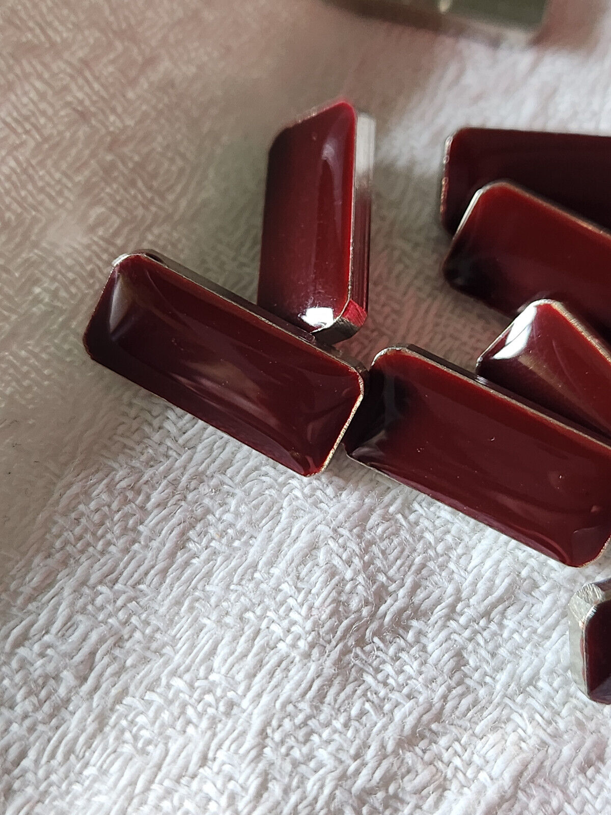 Lot 5 boutons vintage en métal argenté rouge rectangle 1,8 sur 0,8 cm ref 1445