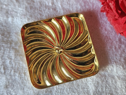 Gros bouton vintage en métal forme carré hyper leger pied 3 cm ref 968