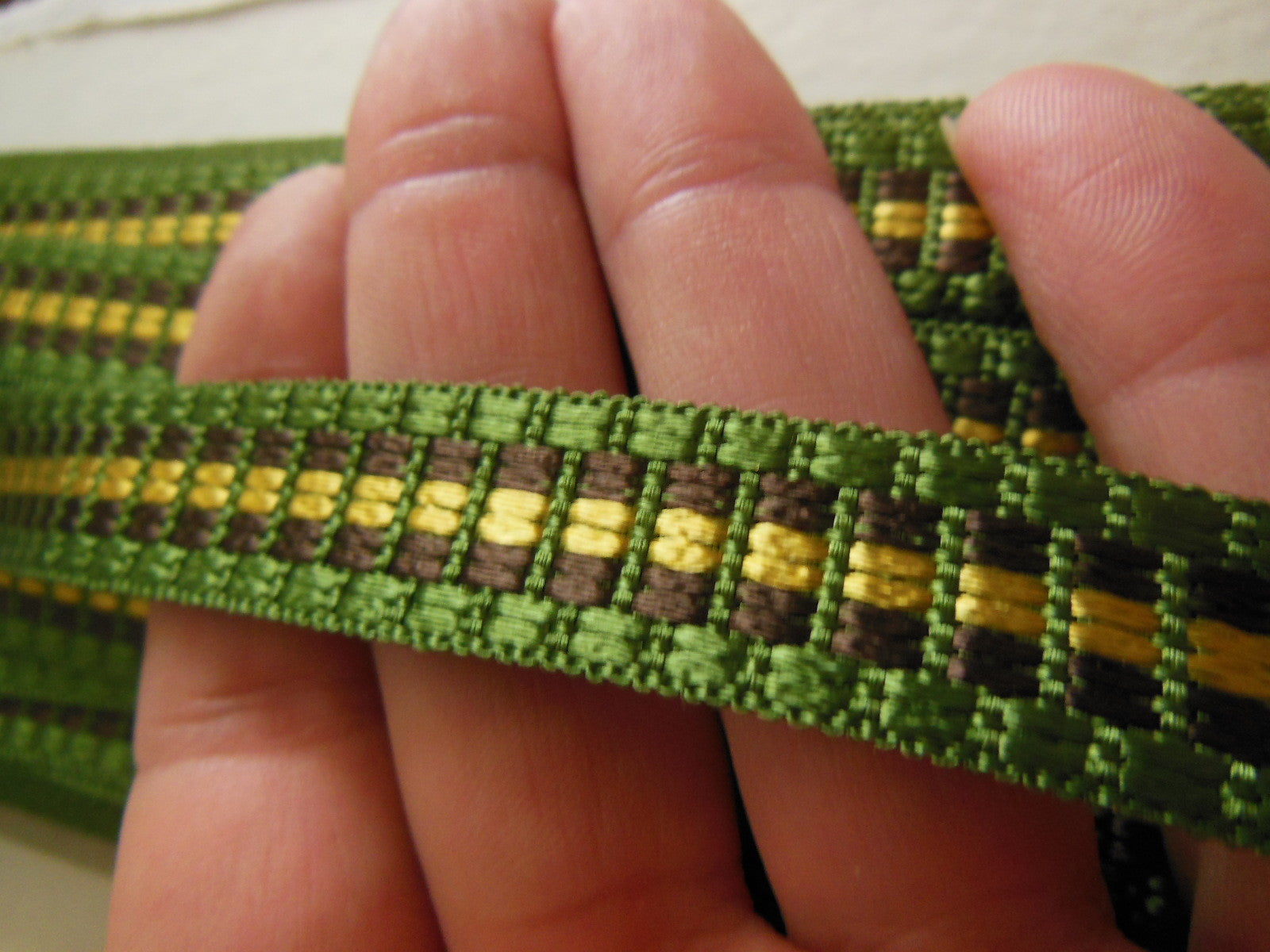 Galon lumineux vintage doré vert marron satiné  4 mètres sur 1,5 cm  A2