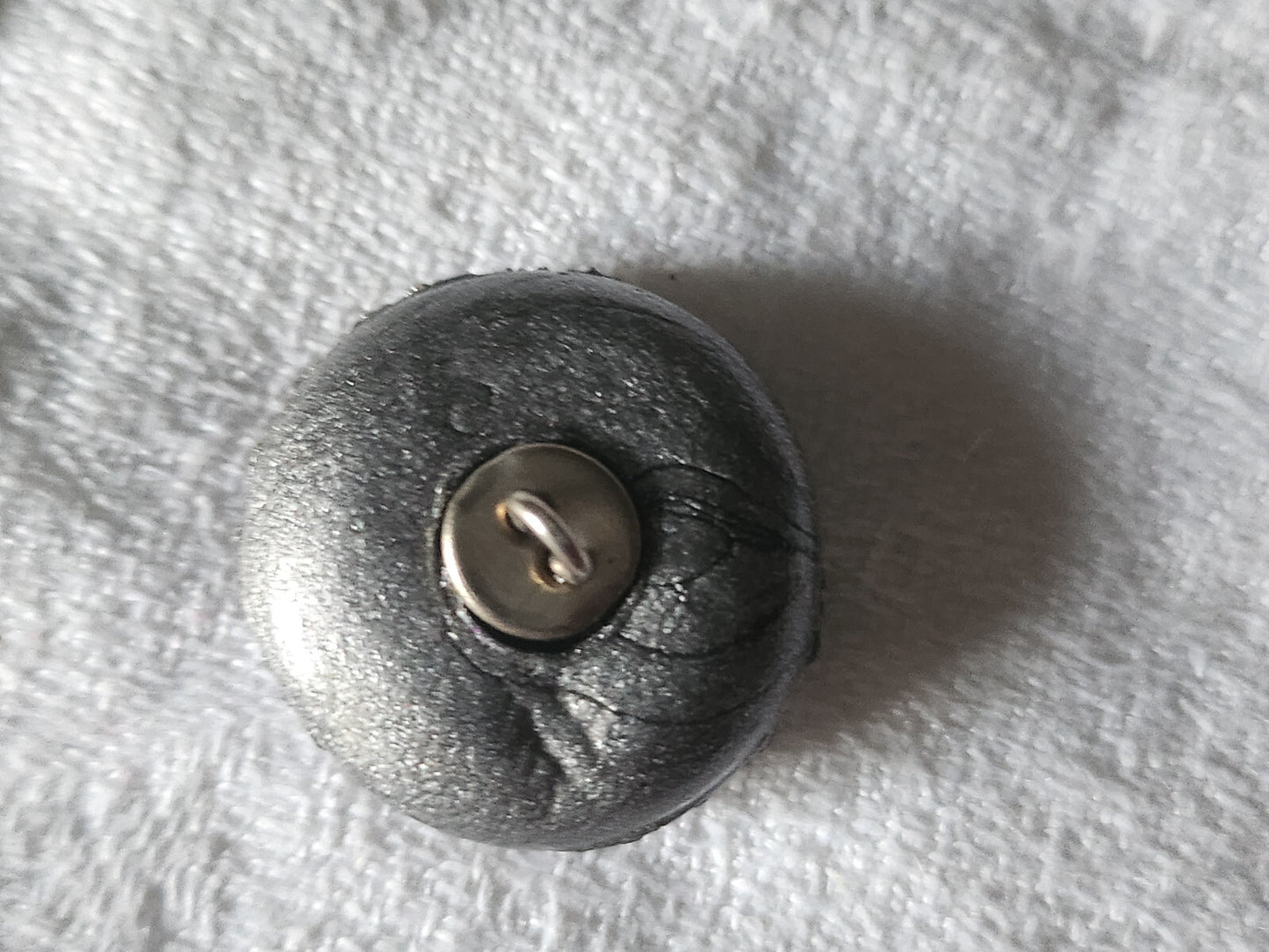 Bouton vintage en résine cœur en cuir gris diamètre  2,2 cm  G18O
