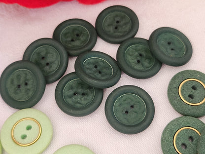 Lot 20 boutons vintage vert  mat trois series trous 1,7 cm ref 3888