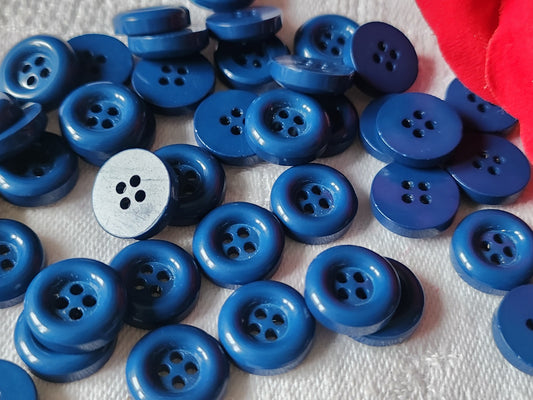 Lot 36 boutons vintage bleu petits épais trous 1,3 cm ref  2198