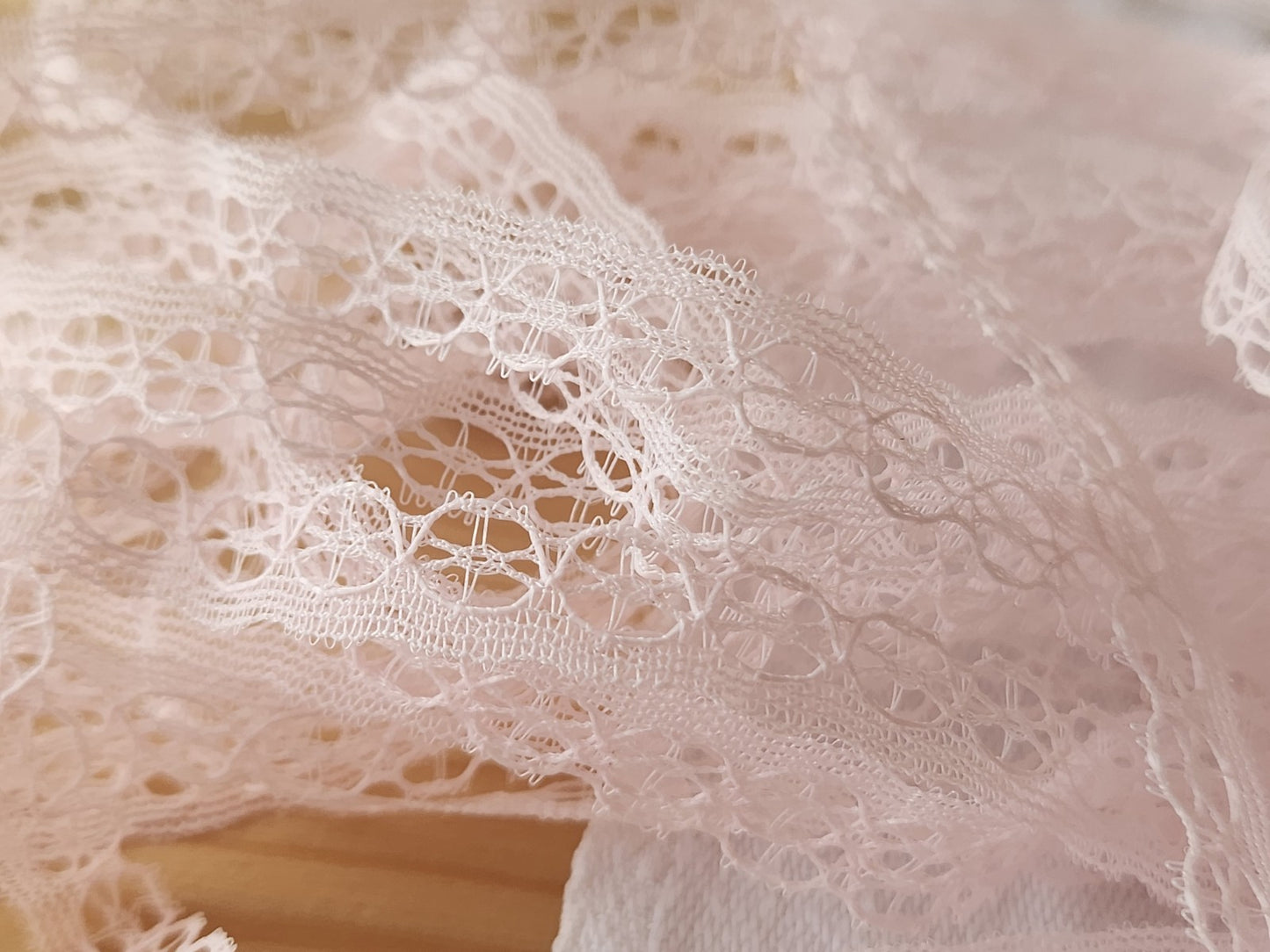 Délicate dentelle ancienne rose clair 8 mètres sur 0,7 cm A5