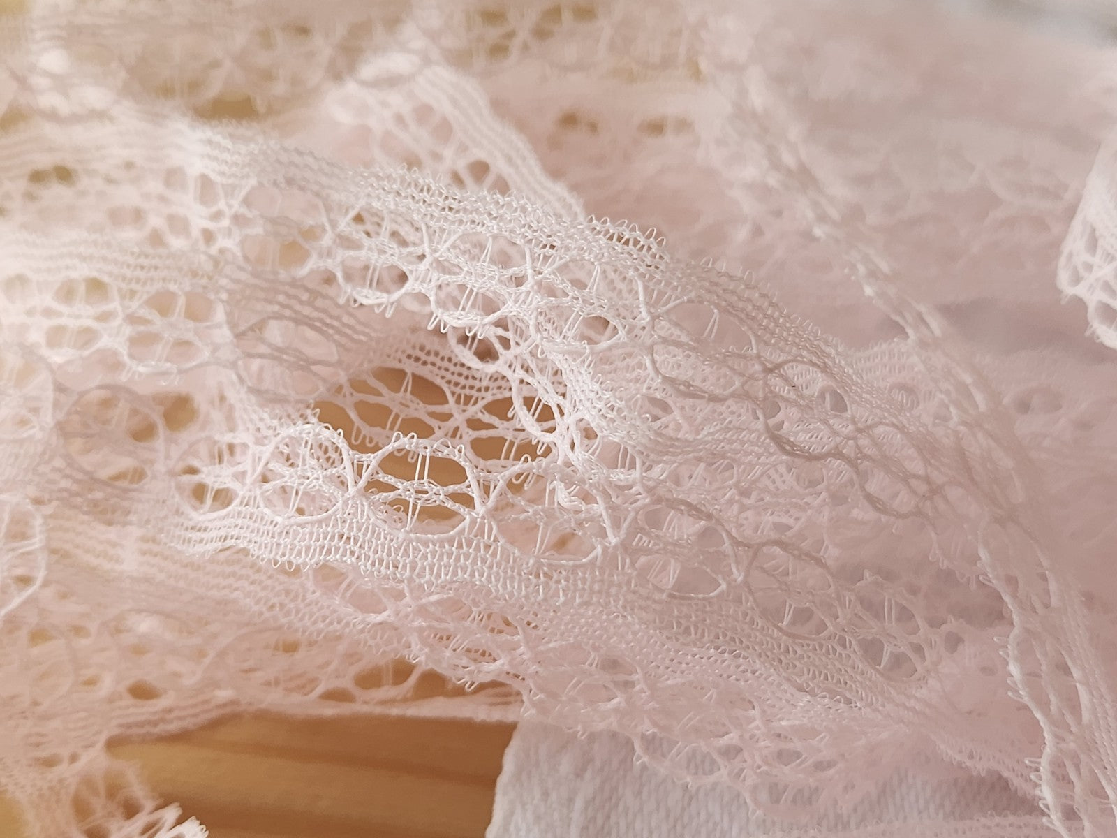 Délicate dentelle ancienne rose clair 8 mètres sur 0,7 cm A5