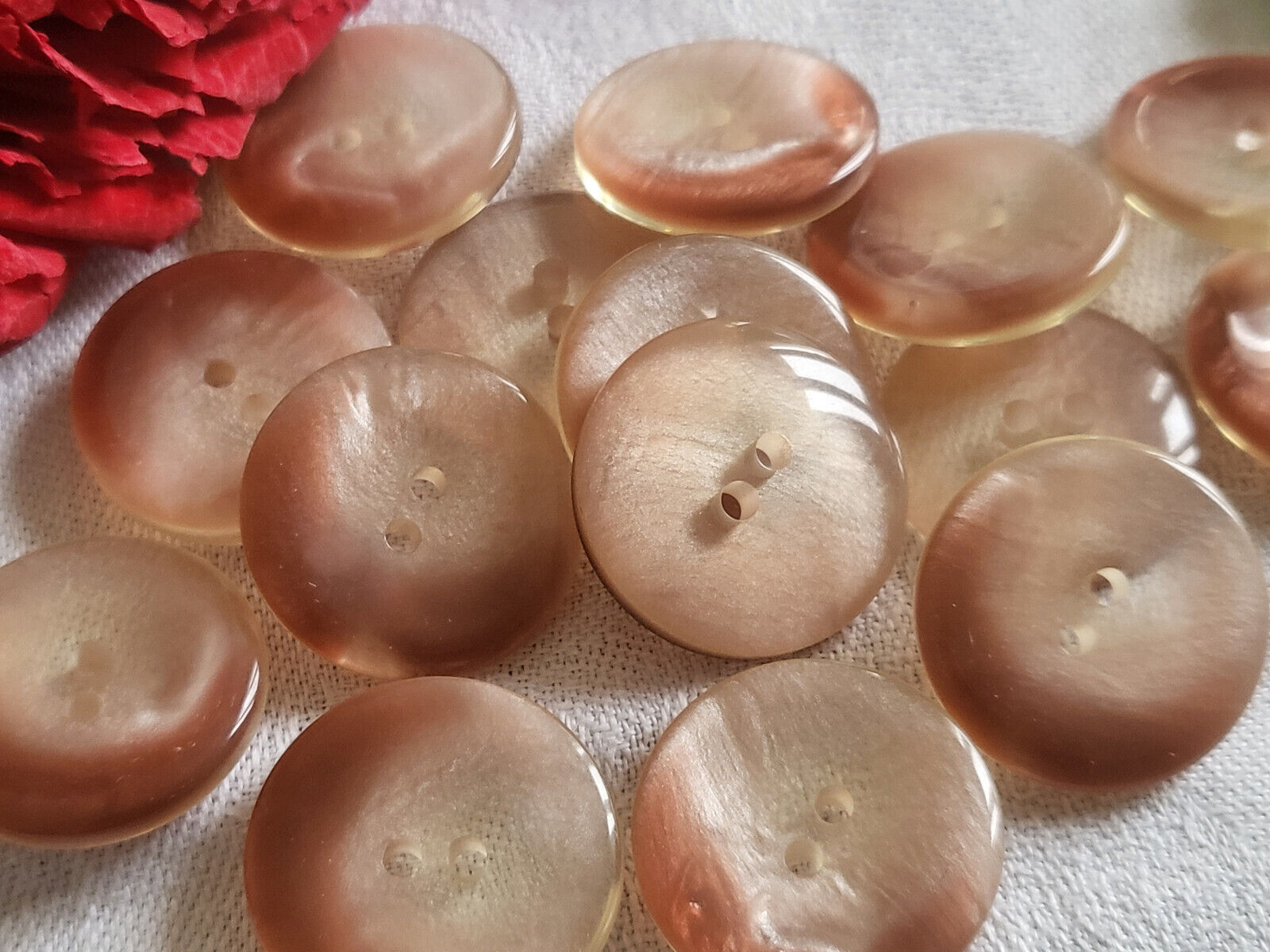 Lot 7 superbes boutons vintage  nacré blanc rose 2,3 cm ref 312