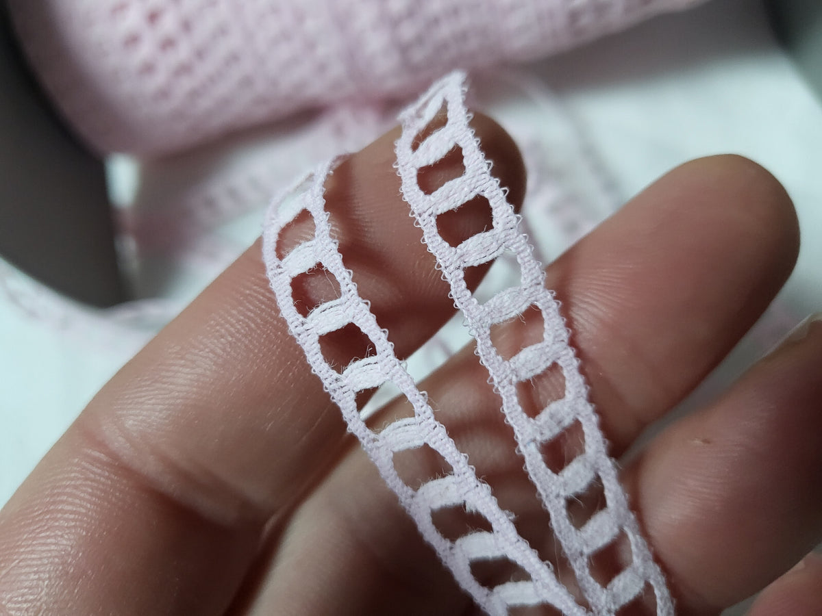 Dentelle ancienne rose jour  vintage 10 mètres sur 0,8 cm création couture A1