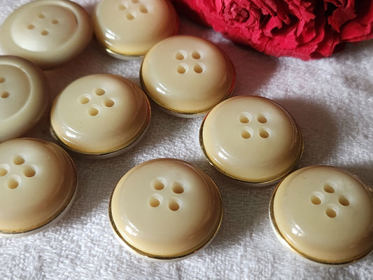 Lot 6 boutons vintage beige bombé doré à trous 2,1 cm ref 2881
