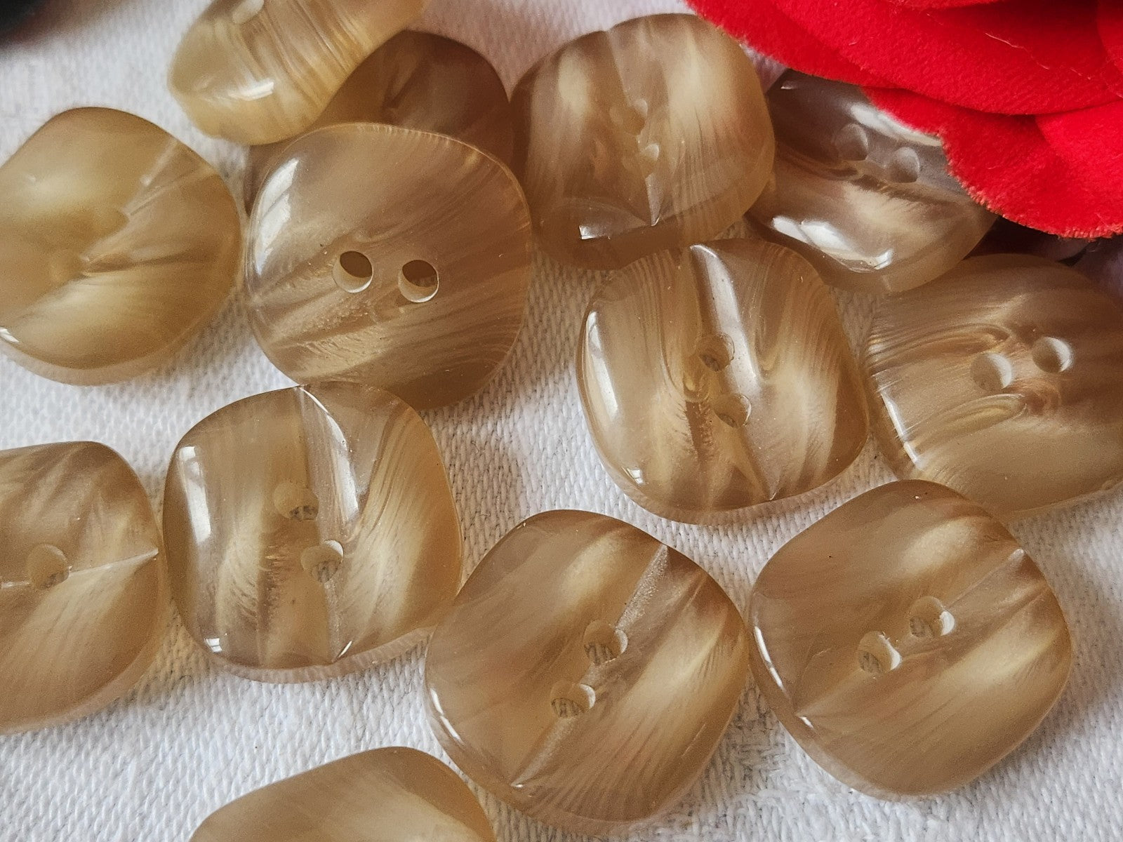 Lot 13 boutons vintage marron carré à trous  1,8 cm ref 2413