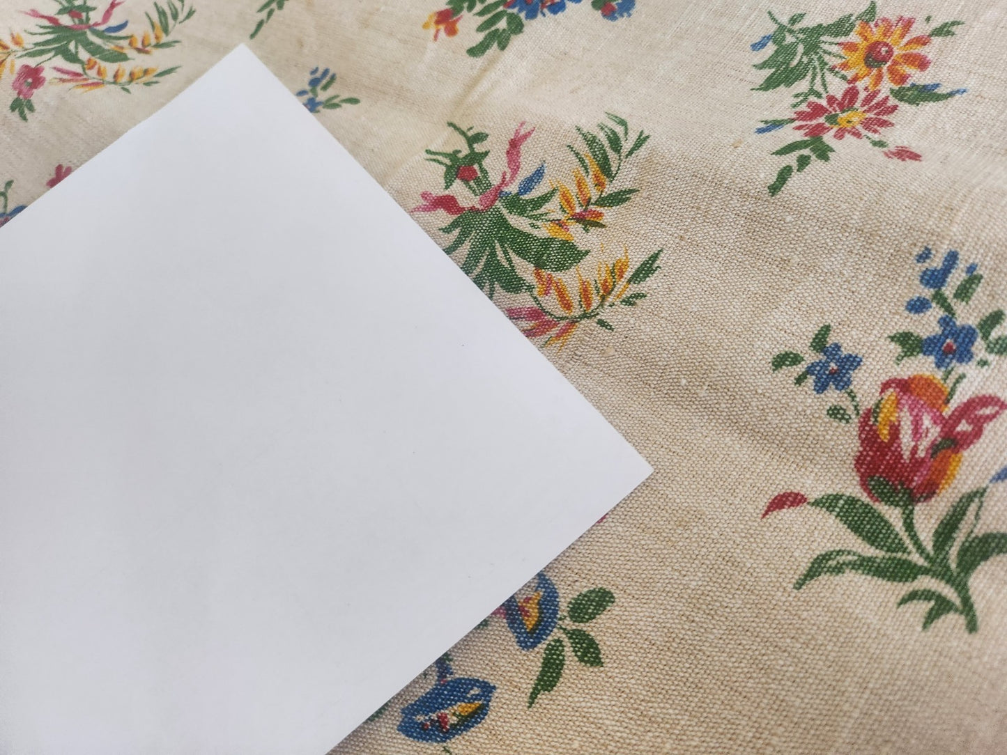 Ancien coupon de tissu lin fleur imprimé 59 cm sur 74 cm B5