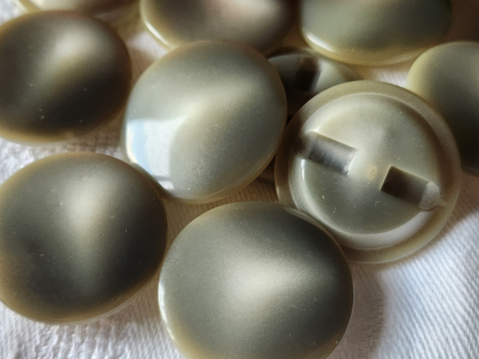 Lot 6 gros  boutons vintage gris camaieu à pied lisse  2,7 cm ref 2006