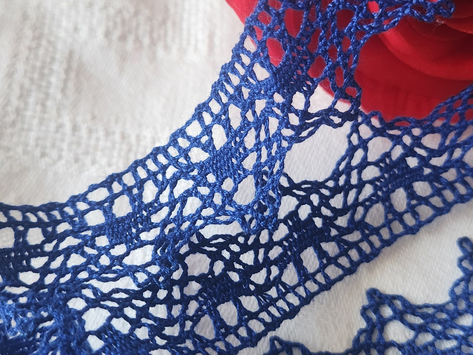 Dentelle vintage bleu  coton large 2 métres  sur 2,1  cm A2