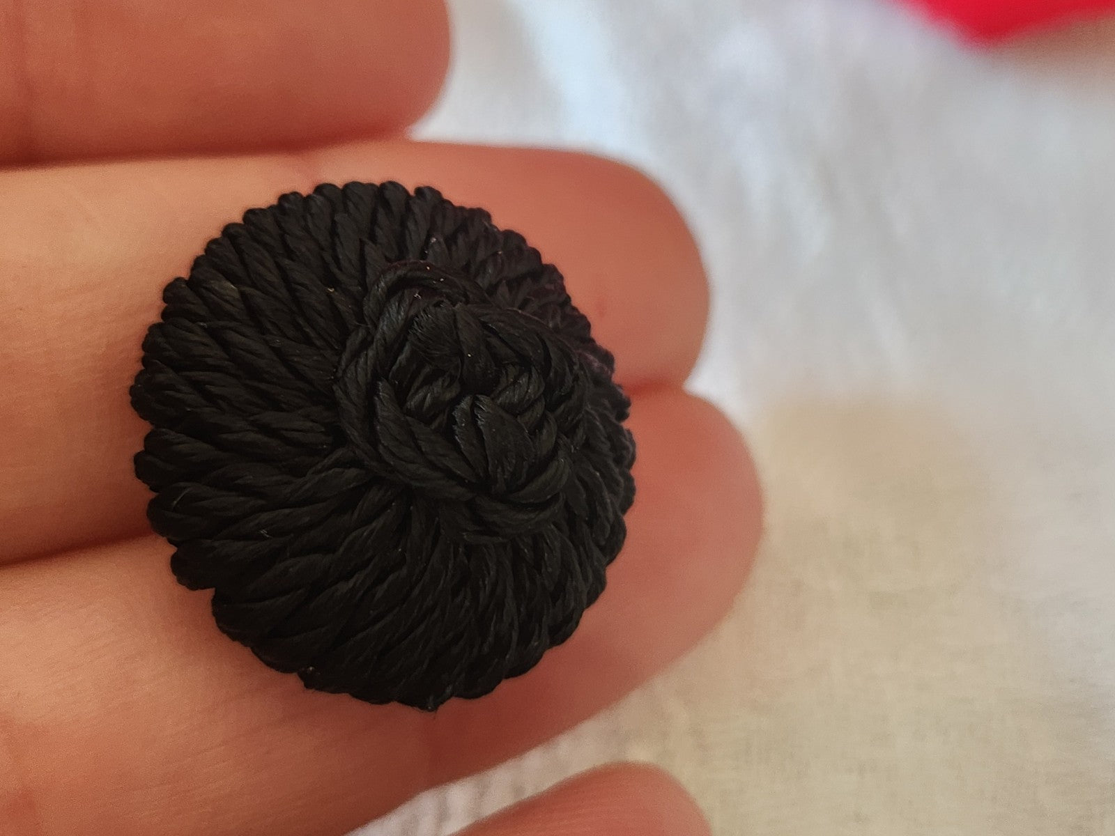 Ancien bouton  passementerie noir lumineux 2,5  cm D17N