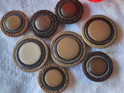 Lot 8 boutons vintage panaché mm modéle pied 2 à 2,5 cm ref 3904