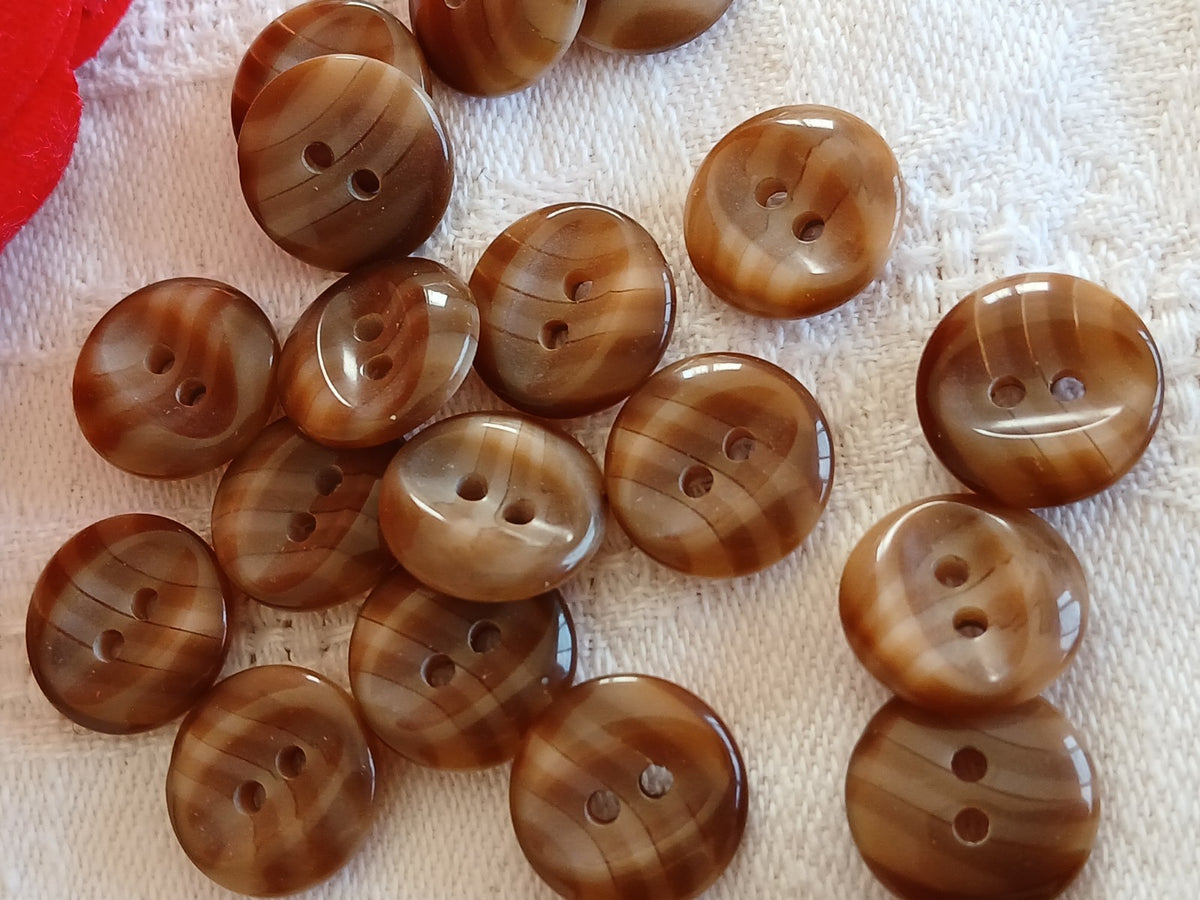 Lot 18 petits boutons marron  camaïeu trou 1,2 cm 12 mm ref 6465