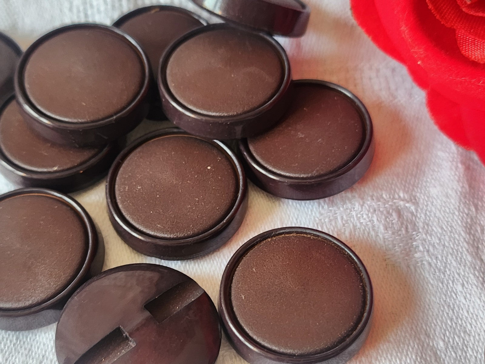 Lot 6 gros boutons vintage marron pied 2,5 cm ref 1505