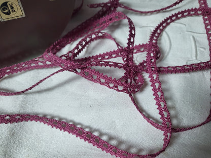 Dentelle vintage en coton rose violine 3 mètres sur 0,9 cm dmc  A2