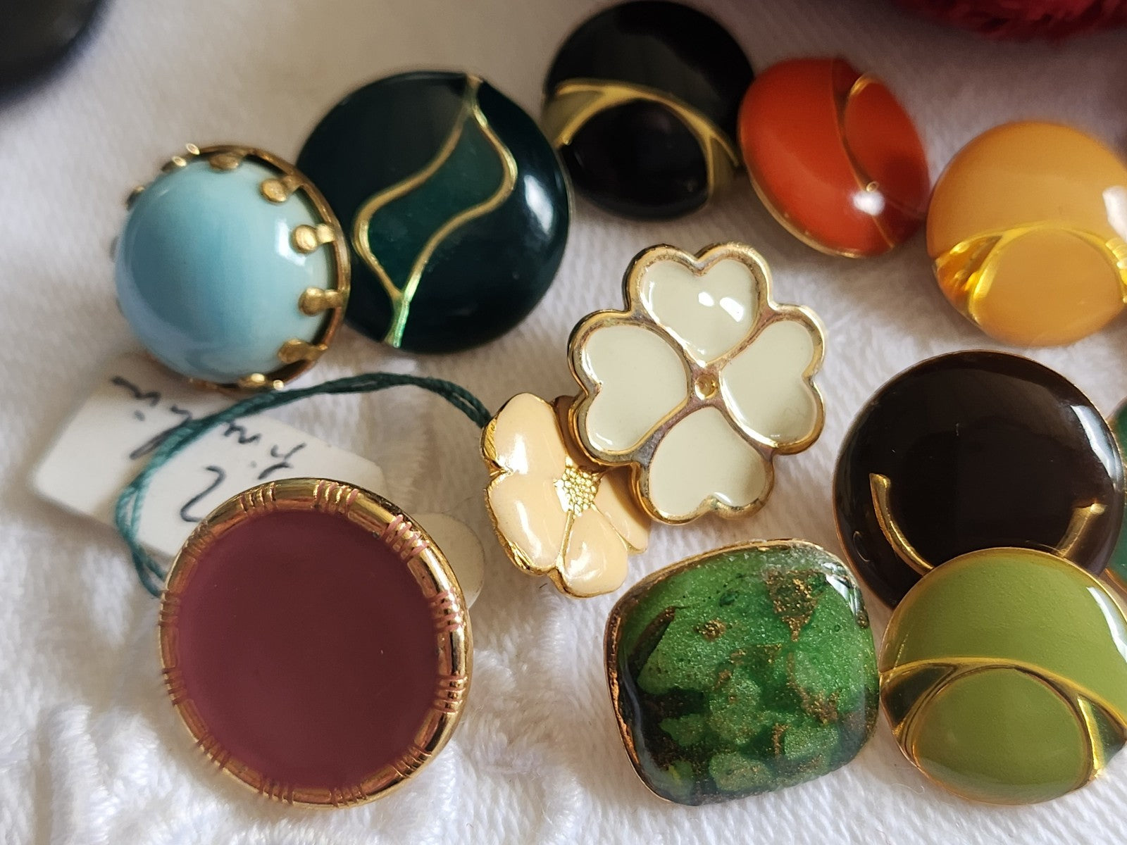 Lot 13 boutons vintage en métal  panaché 1,1 à 1,5 cm ref 1404