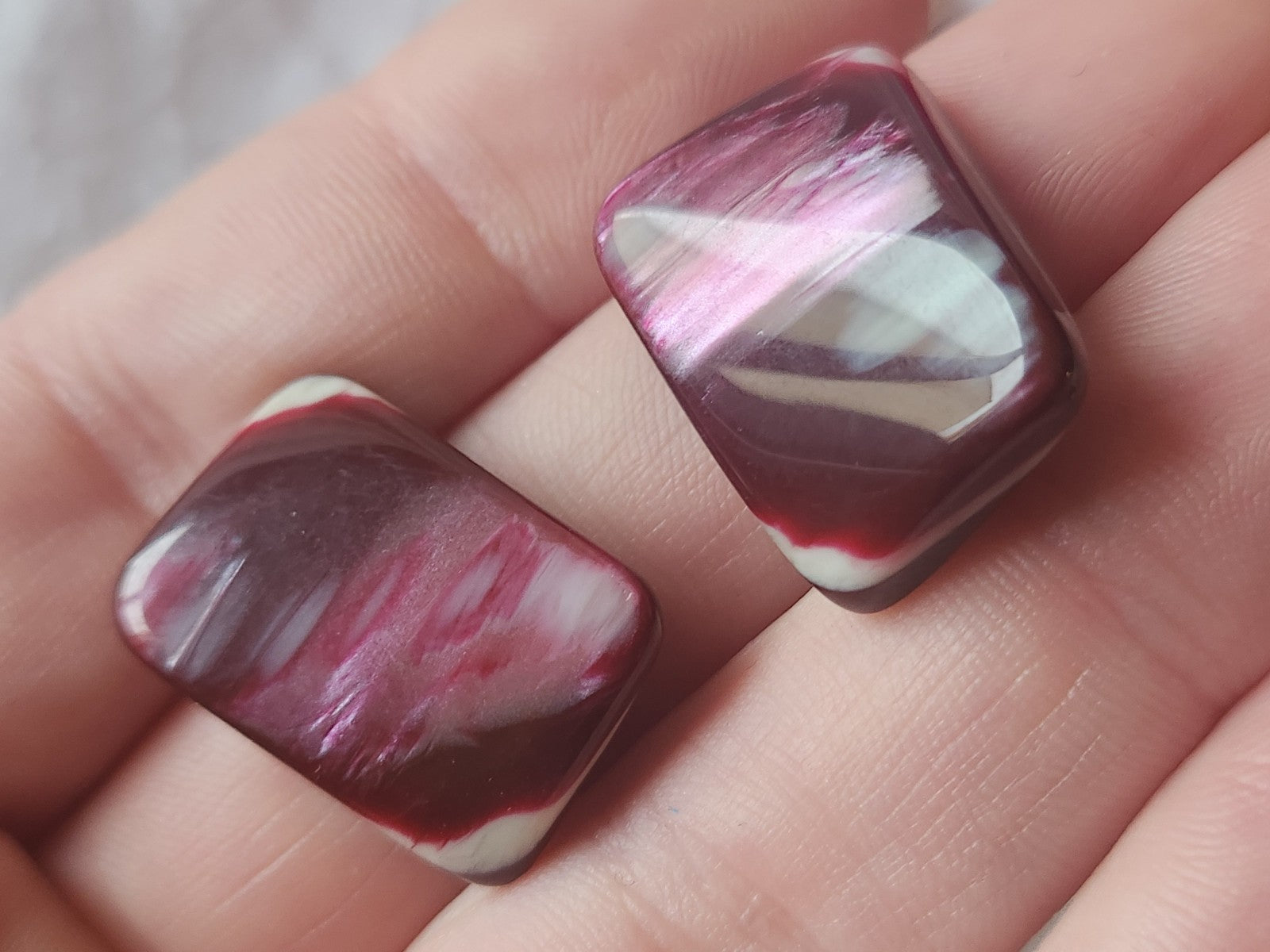 Lot 6 superbes boutons vintage prune reflet nacré 1,6 sur 2,2 cm pied ref 884