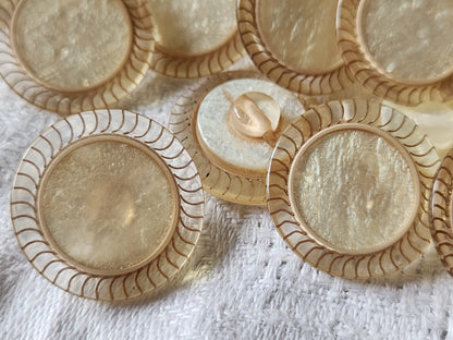 Lot 6 boutons vintage coeur créme satiné nacré pied 2,3 cm ref 2742