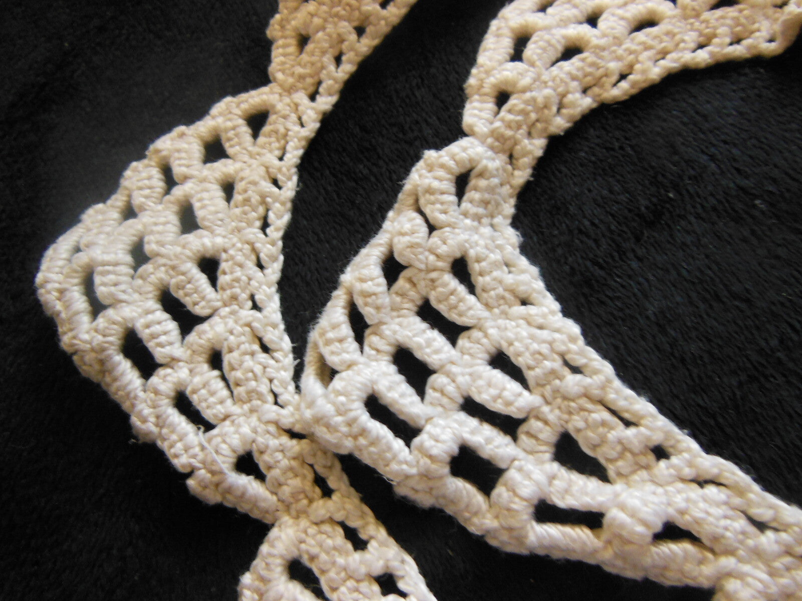 Dentelle ancienne épaisse crochet triangle 2 m 25 su r 5,5 cm B6