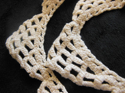 Dentelle ancienne épaisse crochet triangle 2 m 25 su r 5,5 cm B6