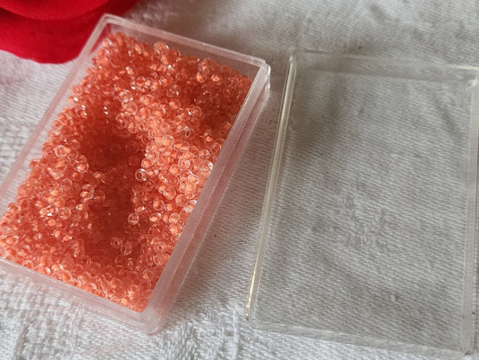 Lot environ  20 grammes de perles de rocaille saumon rose transparente   n°5