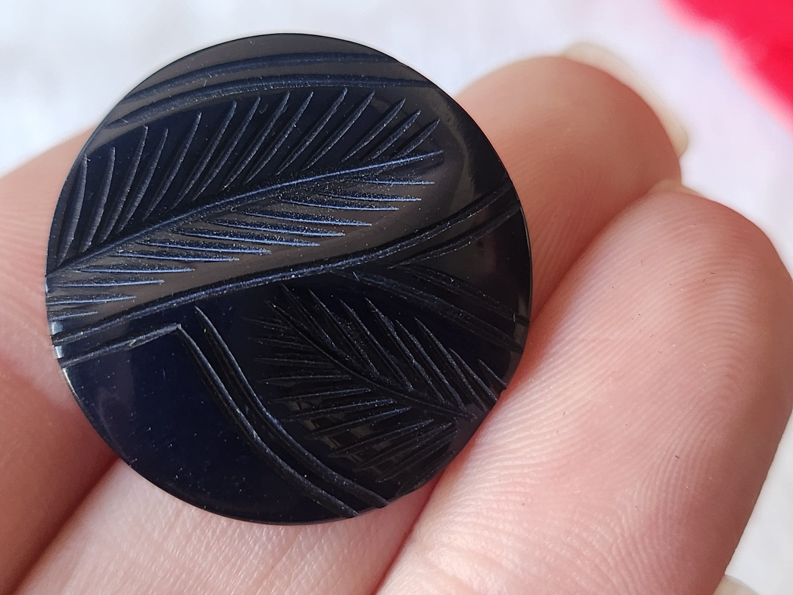 Collection bouton ancien bleu camaieu motif feuillage relief 2,7 cm ref 2586