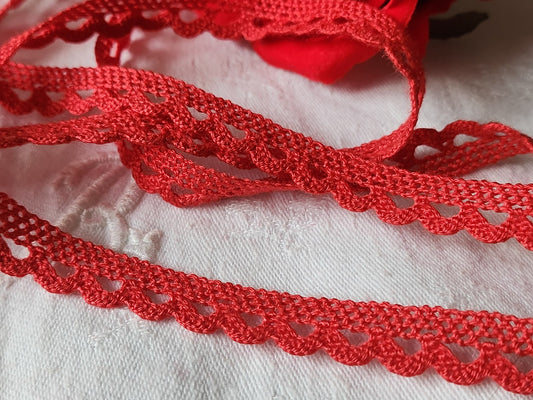Dentelle vintage rouge rosé coton 3 métres sur 1,2 cm A6