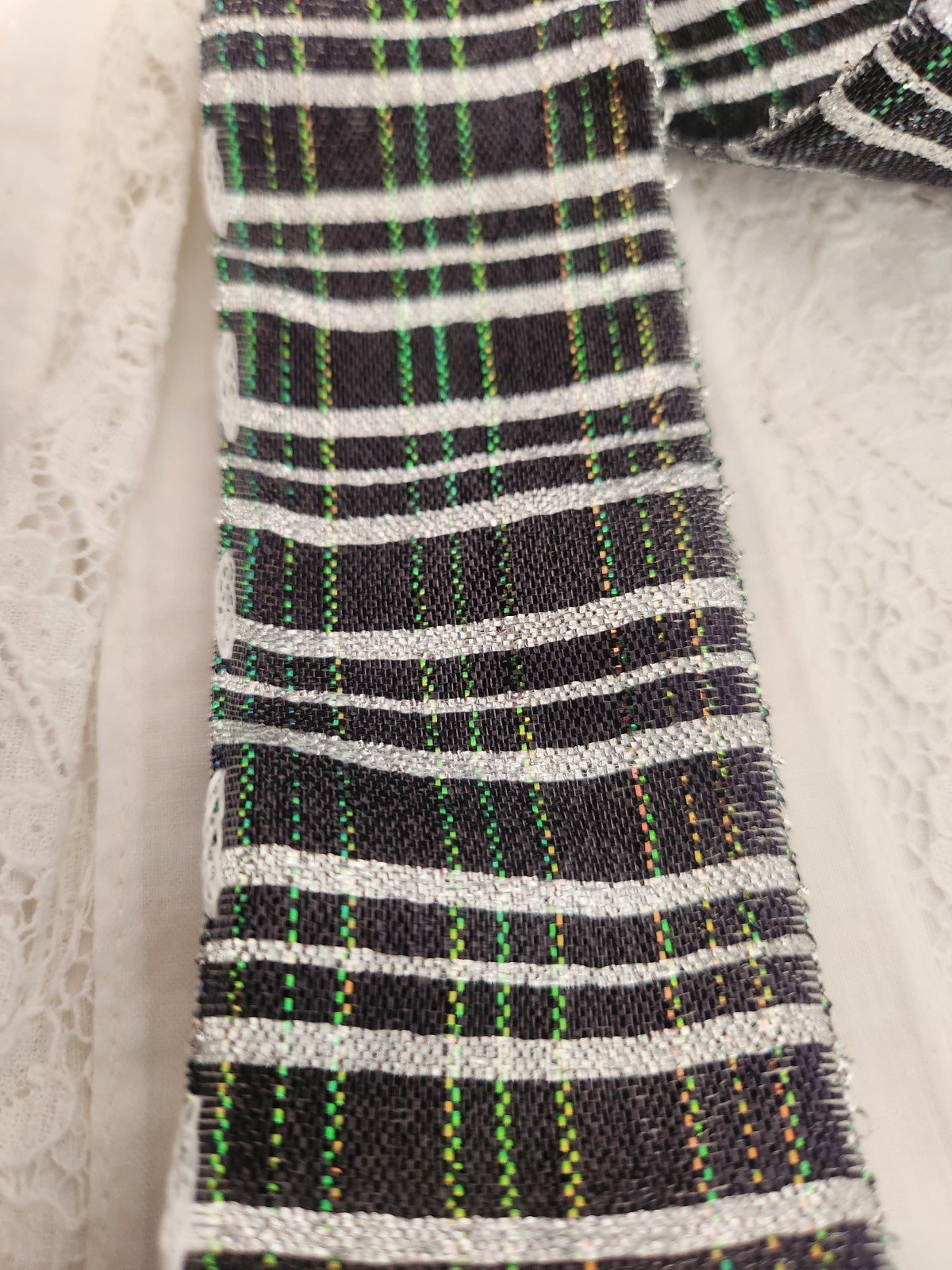 Ancien large ruban  argenté noir mordoré vert large 2 mètres 90 sur 4,5 cm T8