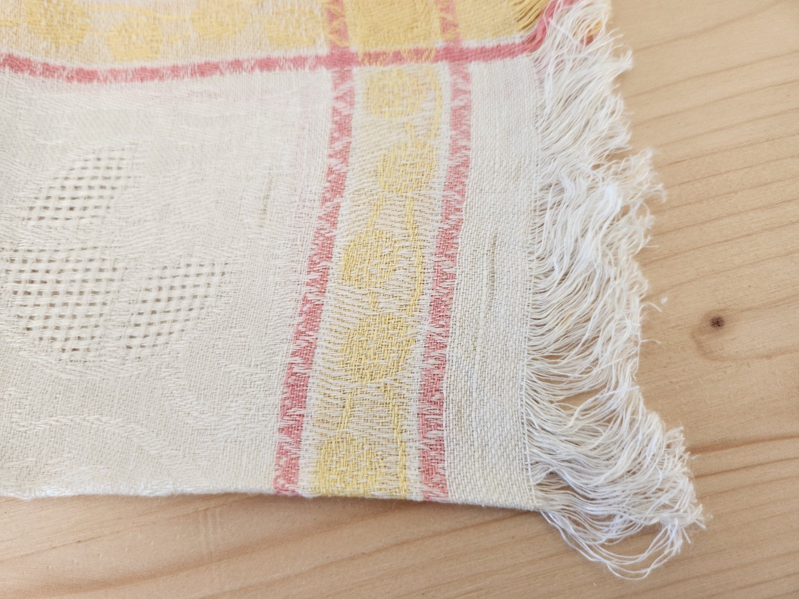 Lot 10 serviettes anciennes a franges damassé rose jaune 34 cm sur 36 cm  B8