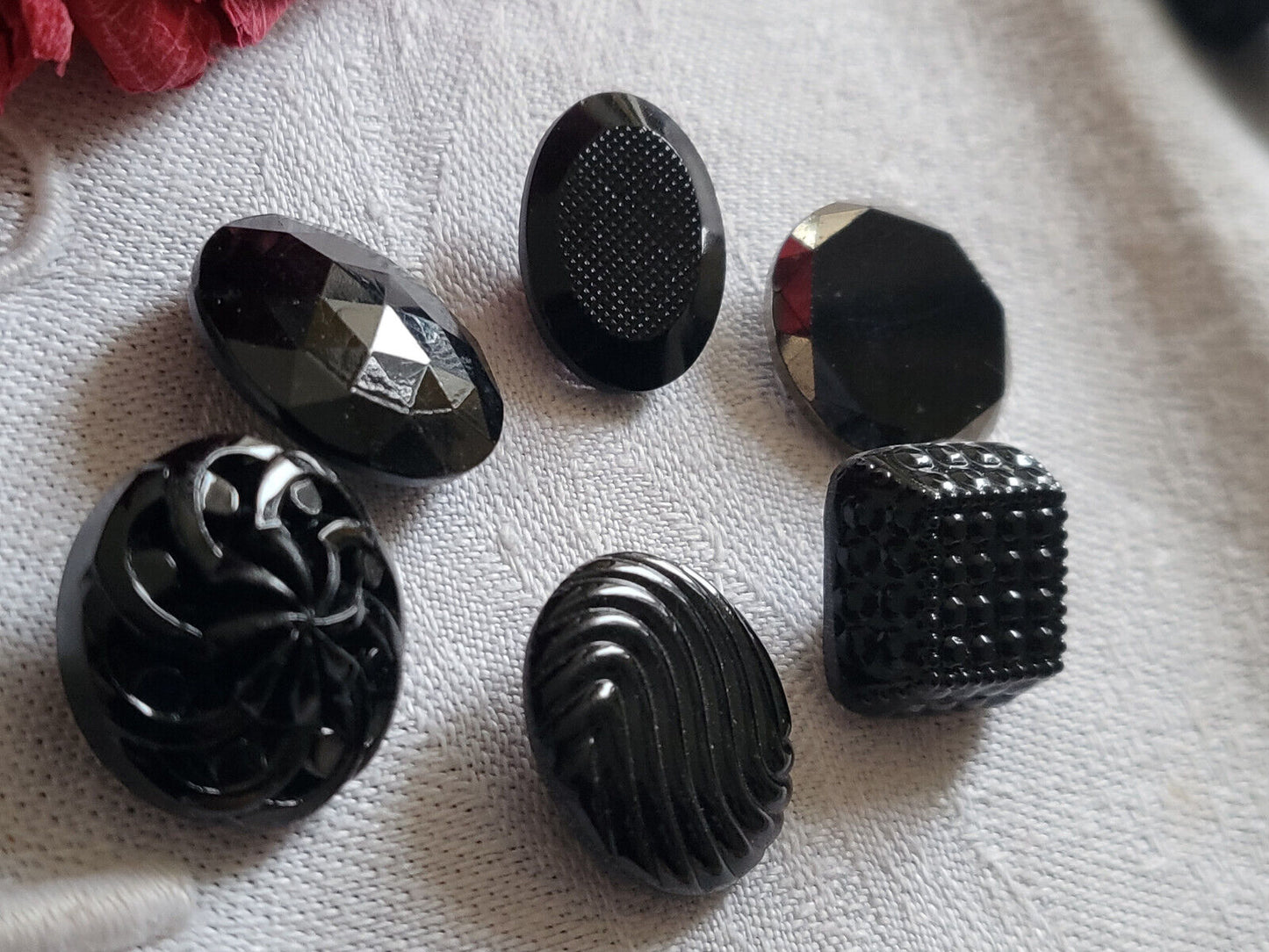 Lot 6 boutons anciens en verre noir / argenté  panaché 1,4 à 1,8 cm ref 1252