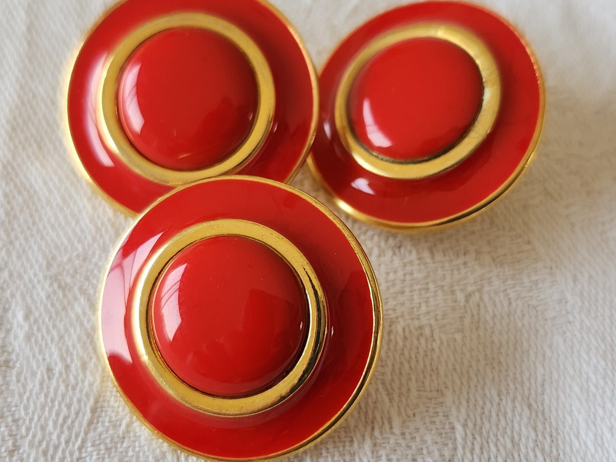 Trio gros boutons vintage en metal émaillé rouge doré  2,7 cm lourd ref 6607