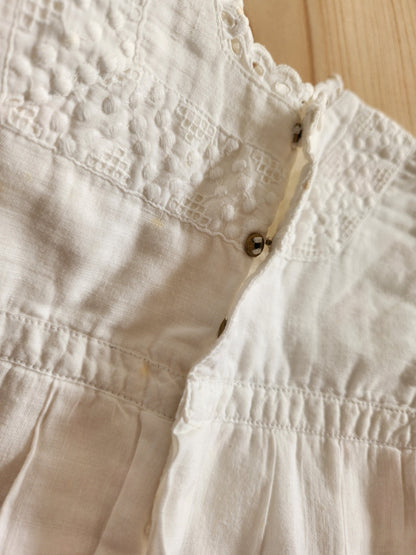 Petite robe ancienne enfant poupée blanc fine dentelle jour B6