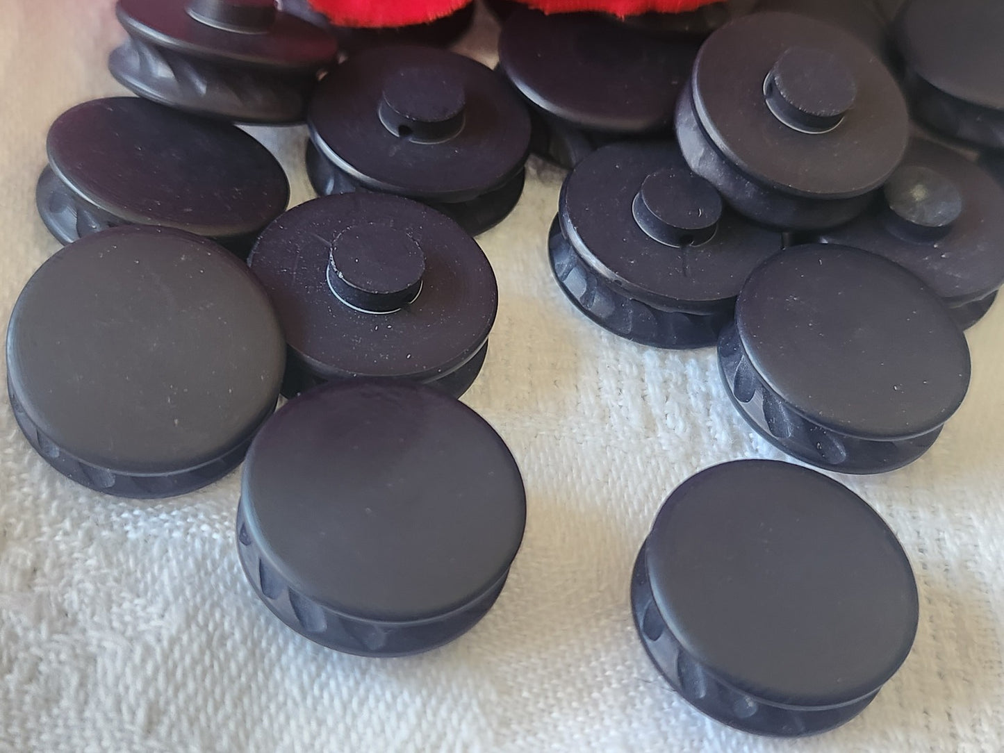 Lot 16 boutons vintage  noir bleuté mat pied 1,7 cm ref 4793