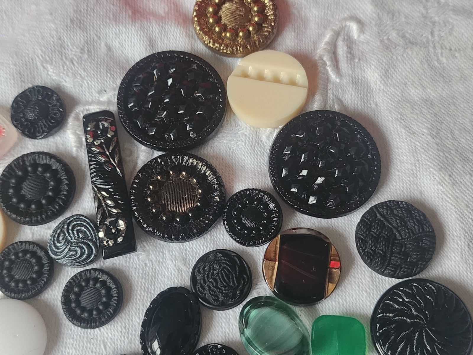 Lot 50 cabochons anciens en verre vintage panaché N°3   T2