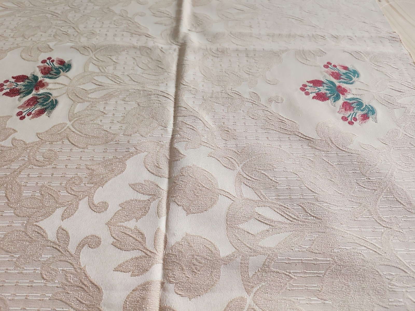 Deux coupons anciens tissu ecru damassé 1 m 90 sur 59 cm et 1  m 25 sur 44cm B4