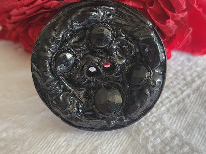 Gros bouton ancien vintage noir resine strass en verre parurier 3,5 cm  ref 1129