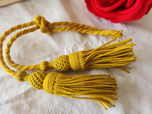 Petite embrase ancienne moutarde joli création couture T7