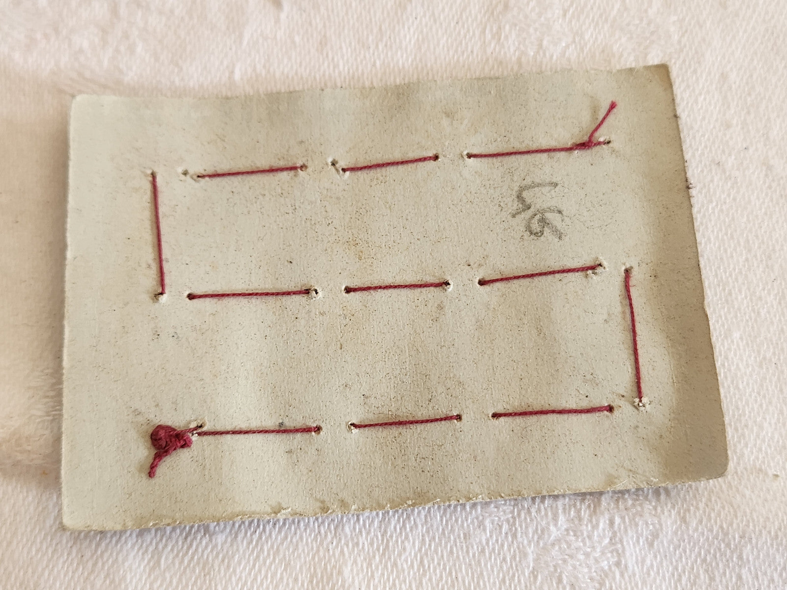 Rare petite plaque boutons anciens en nacre  1,1 cm  lot de 12 n°4G
