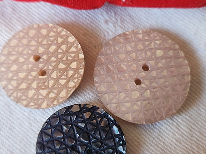 Collection  trio boutons ancien en nacre ciselé  2 et 2,3 cm rose bleu D11D