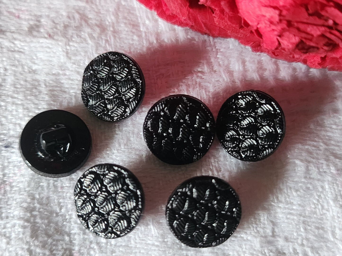 Lot 6 mini boutons anciens en verre noir motif damas 1,1 cm ref 2876