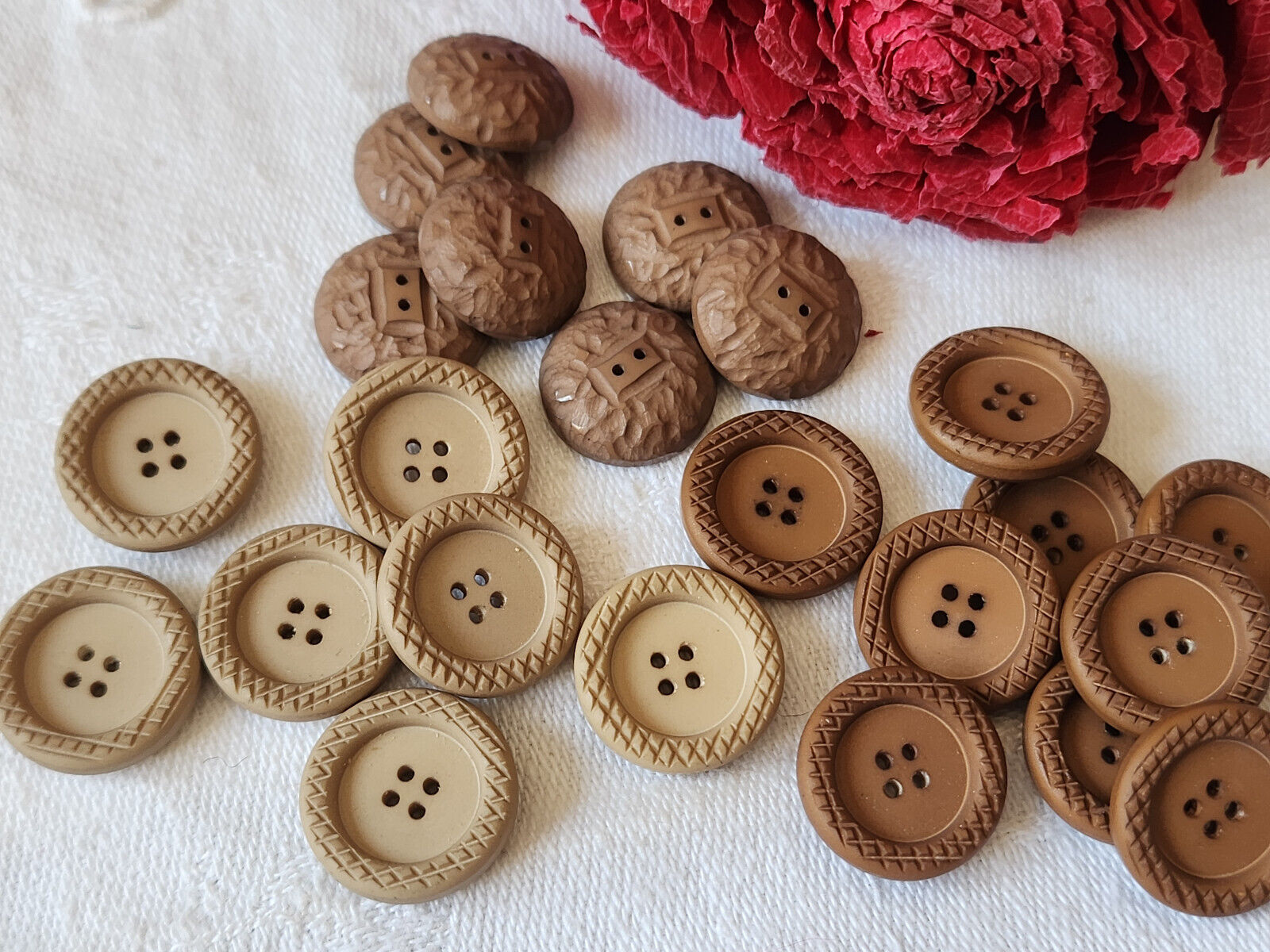Lot 22 boutons vintage marron beige 3 series petits  1,4 et 1,5 cm ref 3057