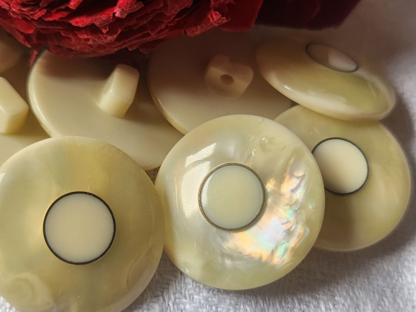 Lot 6 boutons vintage mordoré irisé creme pied 2,3 cm ref 2503
